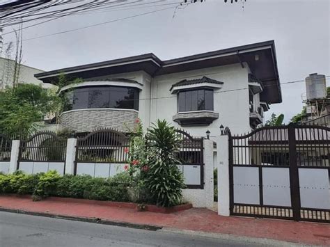 Las Piñas City/ House .
